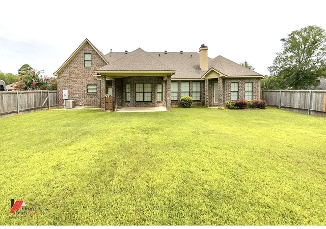 Photo 3 of Single family home for sale at 5321 Mirabeau Cir, Keithville, LA 71047 | MLS# 21317769 | Listing updated on 2026-09-27