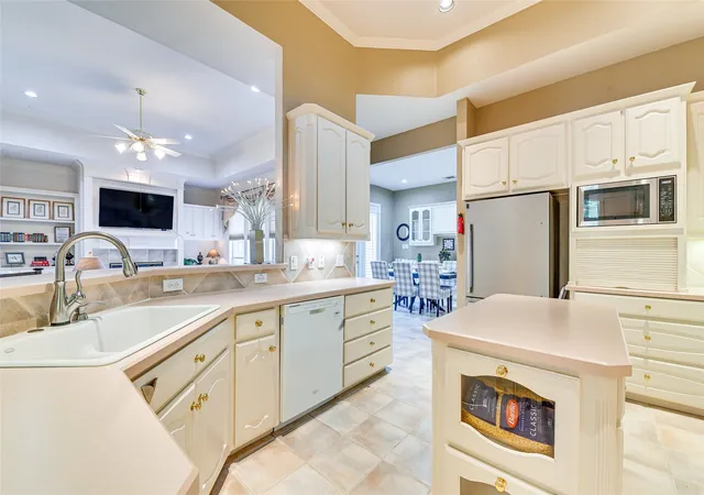 3rd image of 2116 Ironside Dr, Plano, TX 75075 | MLS# 21331826