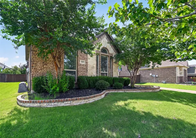 Photo 3 of Single family home for sale at 1009 Spinks Ct, Flower Mound, TX 75028 | MLS# 21332546 | Listing updated on 2026-09-26