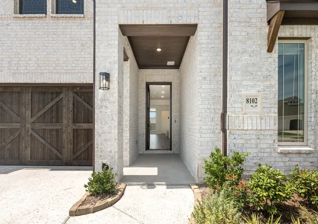 Photo 3 of Single family home for sale at 8102 Grotto Dr, Royse City, TX 75189 | MLS# 21330796 | Listing updated on 2026-08-27