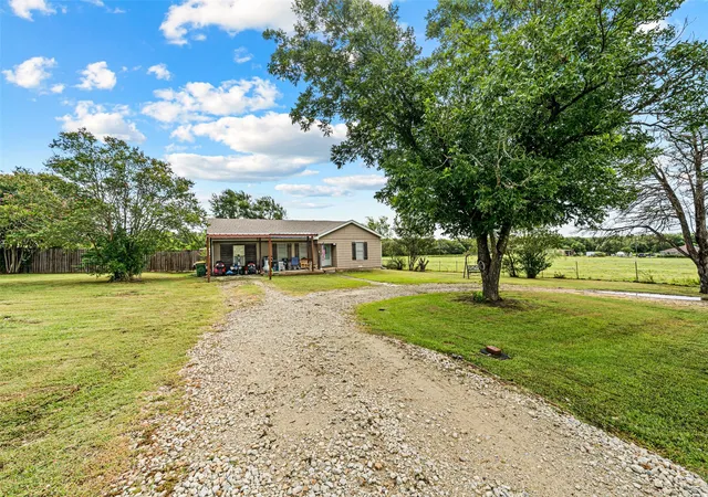 Photo 3 of Single family home for sale at 309 S Fairpark St, Riesel, TX 76682 | MLS# 21332592 | Listing updated on 2026-08-24