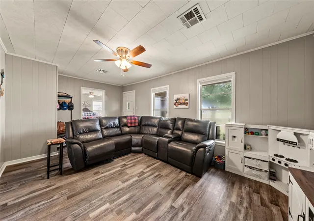 Photo 3 of Single family home for sale at 309 S Fairpark St, Riesel, TX 76682 | MLS# 21332592 | Listing updated on 2026-08-24
