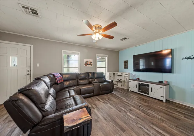 Photo 4 of Single family home for sale at 309 S Fairpark St, Riesel, TX 76682 | MLS# 21332592 | Listing updated on 2026-08-24