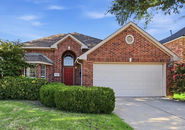Photo 1 of Single family home for sale at 4432 Spanish Oak Cir, Corinth, TX 76208 | MLS# 21327038 | Listing updated on 2026-08-25