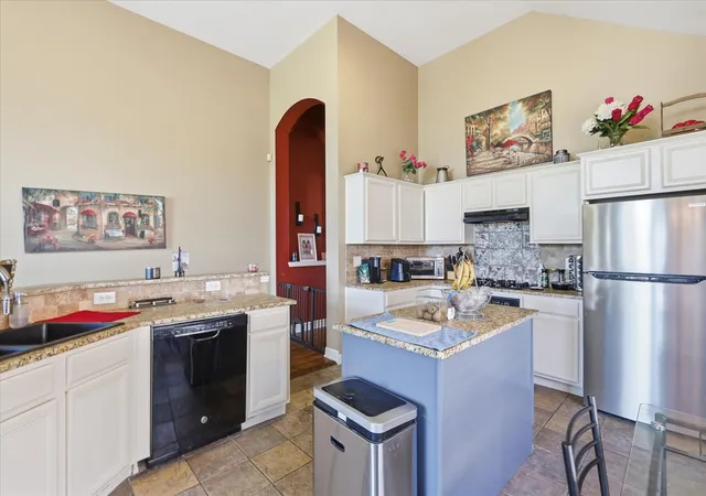 Photo 3 of Single family home for sale at 4432 Spanish Oak Cir, Corinth, TX 76208 | MLS# 21327038 | Listing updated on 2026-08-25