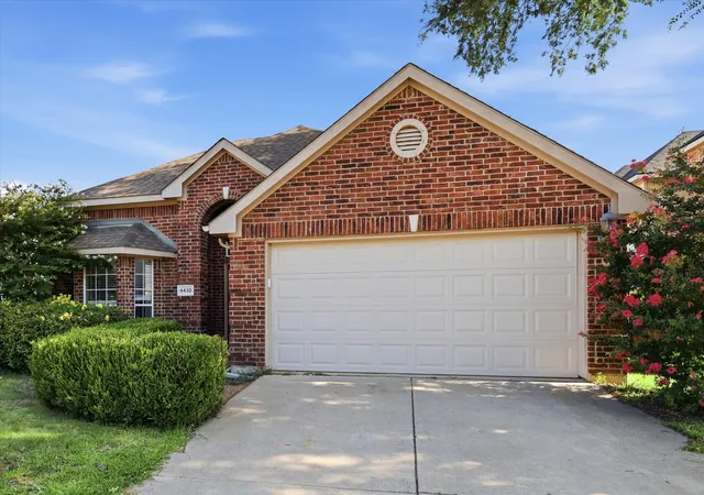Photo 4 of Single family home for sale at 4432 Spanish Oak Cir, Corinth, TX 76208 | MLS# 21327038 | Listing updated on 2026-08-25