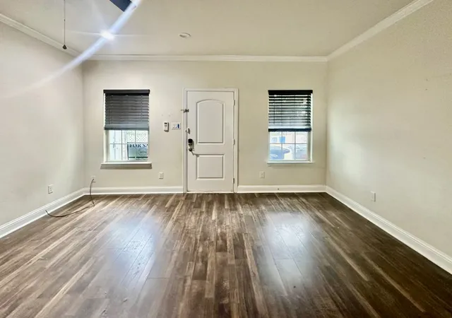Photo 2 of Sale Pending at 310 S Justin Ave, Dallas, TX 75211 | MLS# 21332545 | Listing updated on 2026-10-01