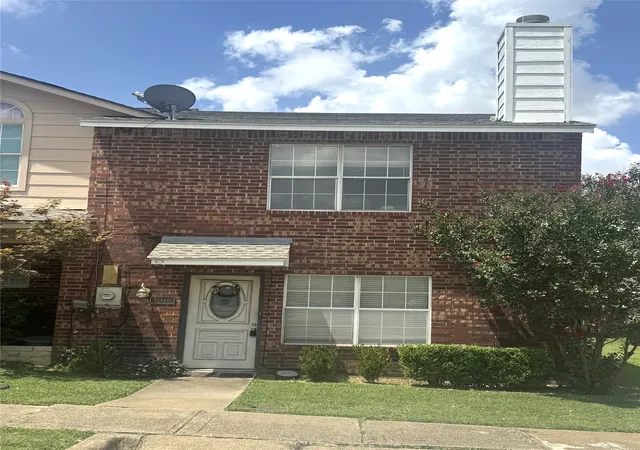 Townhouse for sale at 3917 Brandon Park Dr, Garland, TX 75044 | MLS# 21332511