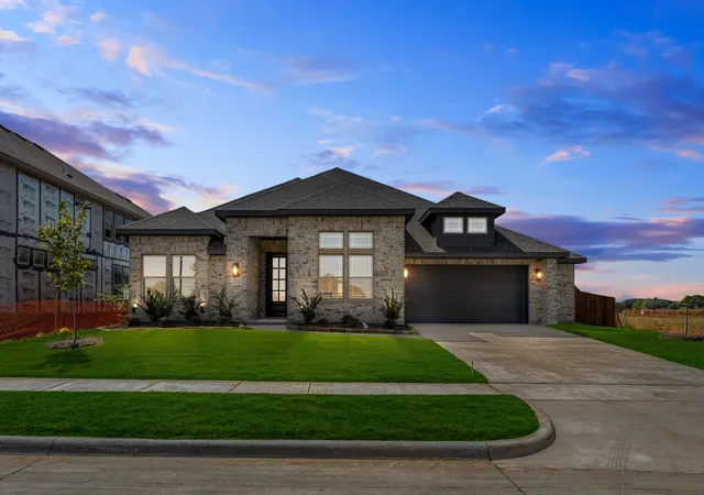 Photo 2 of Sale Pending at 232 Fireberry Dr, Glenn Heights, TX 75154 | MLS# 21332340 | Listing updated on 2026-09-29