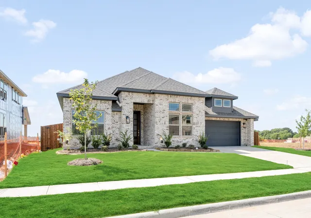 Photo 3 of Sale Pending at 232 Fireberry Dr, Glenn Heights, TX 75154 | MLS# 21332340 | Listing updated on 2026-09-29
