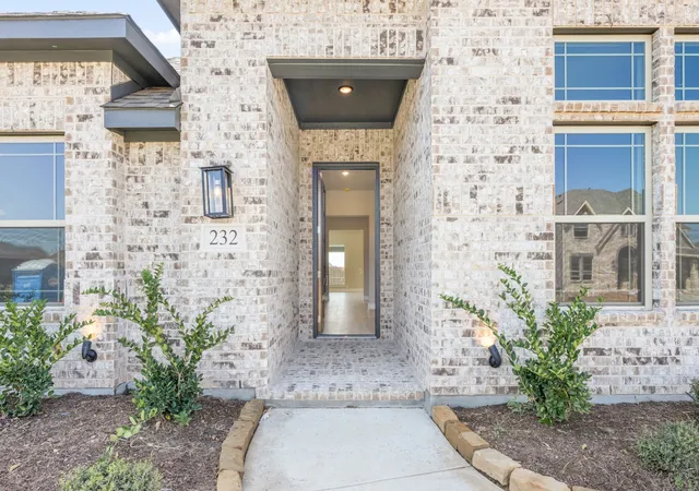 Photo 3 of Sale Pending at 232 Fireberry Dr, Glenn Heights, TX 75154 | MLS# 21332340 | Listing updated on 2026-09-29