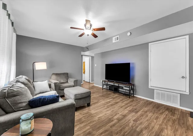 Photo 4 of Single family home for sale at 1013 S Madison St, Mc Gregor, TX 76657 | MLS# 21331301 | Listing updated on 2026-07-27