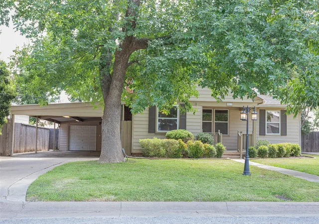 Photo 3 of Single family home for sale at 2517 Littlepage St, Fort Worth, TX 76107 | MLS# 21331837 | Listing updated on 2026-07-23