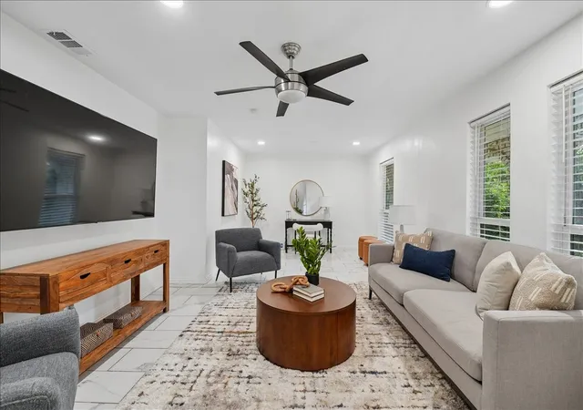 Photo 2 of Single family home for sale at 3808 Hastings Dr, Arlington, TX 76013 | MLS# 21323981 | Listing updated on 2026-08-30