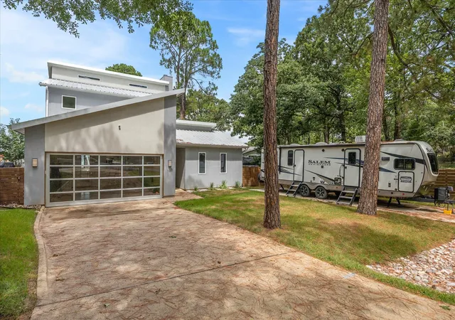 Photo 2 of Single family home for sale at 130 Harbor Dr, Gun Barrel City, TX 75156 | MLS# 21332713 | Listing updated on 2026-08-24