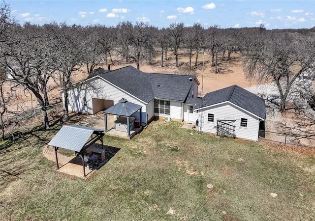 Photo 4 of Single family home for sale at 289 County Road 3550, Paradise, TX 76073 | MLS# 21332750 | Listing updated on 2026-07-16