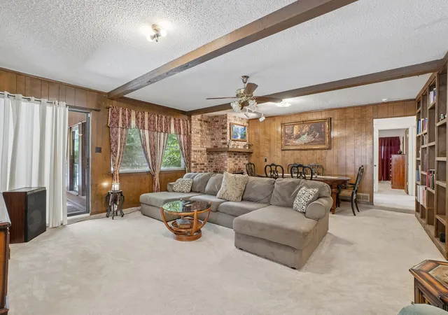 Photo 3 of Single family home for sale at 813 Blue Ridge Trl, Fort Worth, TX 76179 | MLS# 21331765 | Listing updated on 2026-07-23