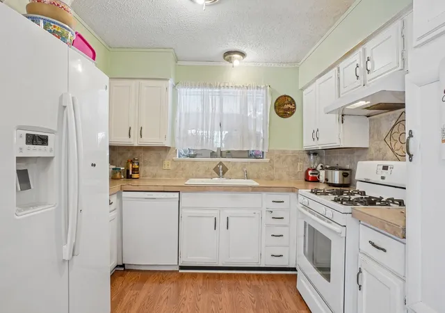 Photo 4 of Single family home for sale at 813 Blue Ridge Trl, Fort Worth, TX 76179 | MLS# 21331765 | Listing updated on 2026-07-23