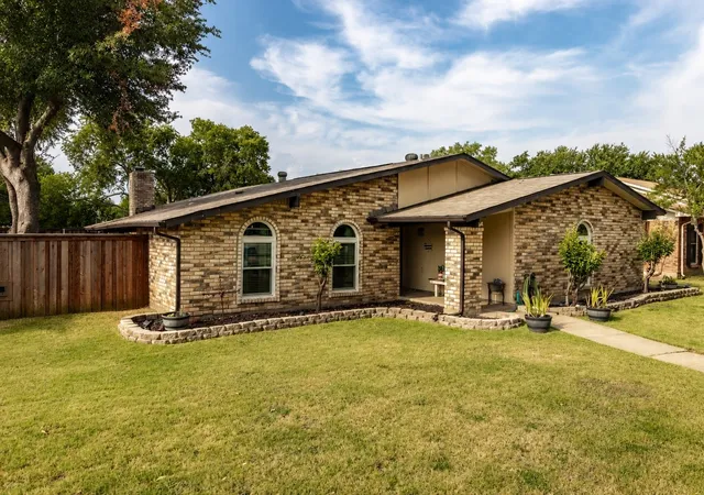 Photo 2 of Single family home for sale at 1204 Warwick Dr, Mesquite, TX 75150 | MLS# 21329842 | Listing updated on 2026-08-30