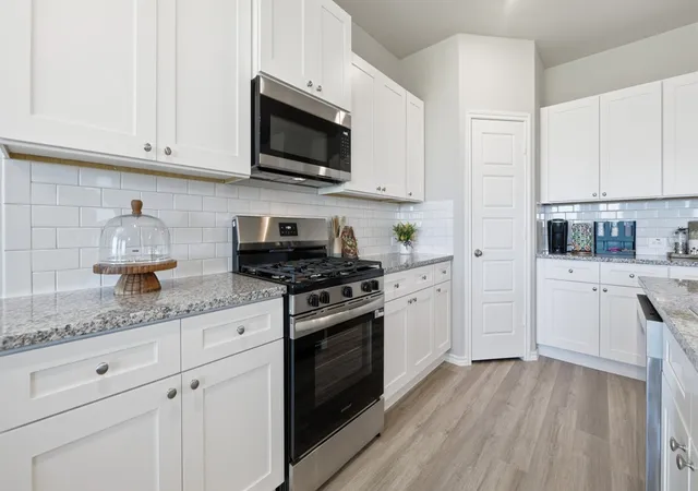 Photo 4 of Sale Pending at 728 Rubicon Rd, Justin, TX 76247 | MLS# 21330770 | Listing updated on 2026-10-03