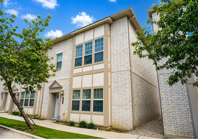 Photo 1 of Townhouse for sale at 1936 Bel Air Dr, Arlington, TX 76010 | MLS# 21332796 | Listing updated on 2026-09-22