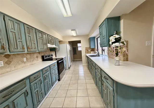 Photo 2 of Sale Pending at 4019 Rushmoor Dr, Arlington, TX 76016 | MLS# 21332800 | Listing updated on 2026-07-18