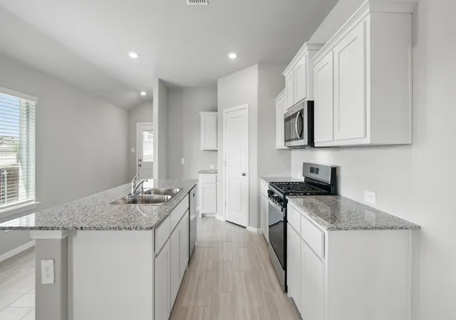 Photo 3 of Single family home for sale at 545 Sterling Thicket Ln, Ponder, TX 76259 | MLS# 21332348 | Listing updated on 2026-08-31