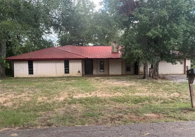 Photo 1 of Sale Pending at 260 Lakeshore Dr, Fairfield, TX 75840 | MLS# 21332833 | Listing updated on 2026-08-26