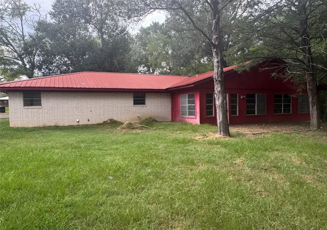 Photo 2 of Sale Pending at 260 Lakeshore Dr, Fairfield, TX 75840 | MLS# 21332833 | Listing updated on 2026-08-26