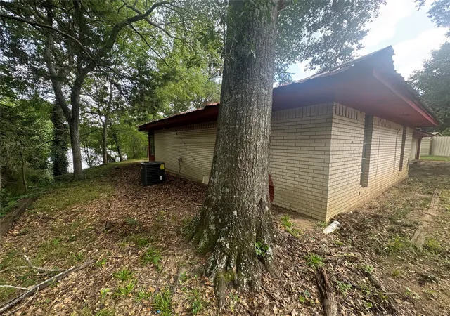 Photo 2 of Sale Pending at 260 Lakeshore Dr, Fairfield, TX 75840 | MLS# 21332833 | Listing updated on 2026-08-26