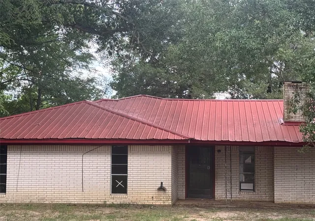 Photo 3 of Sale Pending at 260 Lakeshore Dr, Fairfield, TX 75840 | MLS# 21332833 | Listing updated on 2026-08-26