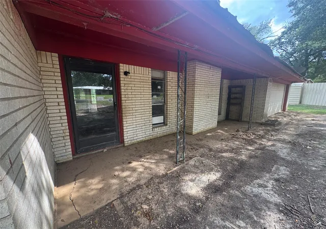 Photo 4 of Sale Pending at 260 Lakeshore Dr, Fairfield, TX 75840 | MLS# 21332833 | Listing updated on 2026-08-26