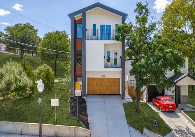 Photo 1 of Single family home for sale at 419 N Denley Dr, Dallas, TX 75203 | MLS# 21332841 | Listing updated on 2026-08-25