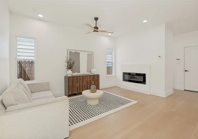 Photo 3 of Single family home for sale at 419 N Denley Dr, Dallas, TX 75203 | MLS# 21332841 | Listing updated on 2026-08-25
