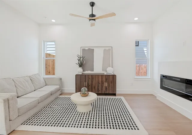 Photo 3 of Single family home for sale at 419 N Denley Dr, Dallas, TX 75203 | MLS# 21332841 | Listing updated on 2026-08-25