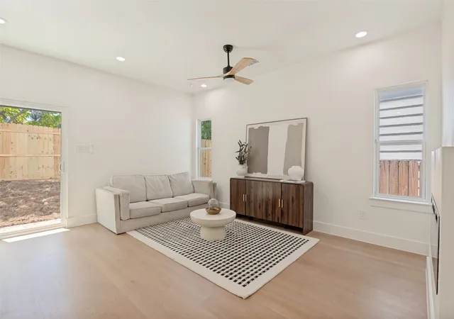 Photo 4 of Single family home for sale at 419 N Denley Dr, Dallas, TX 75203 | MLS# 21332841 | Listing updated on 2026-08-25
