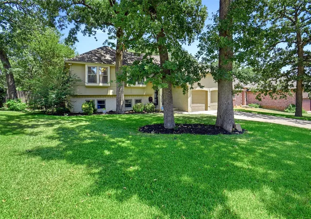 Homes for sale in North Richland Hills, TX | 6813 Parkwood Dr, North Richland Hills, TX 76182 | MLS# 21329034
