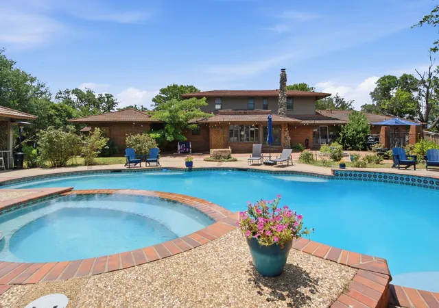 Photo 1 of Single family home for sale at 904 W Belknap St, Jacksboro, TX 76458 | MLS# 21332584 | Listing updated on 2026-09-04