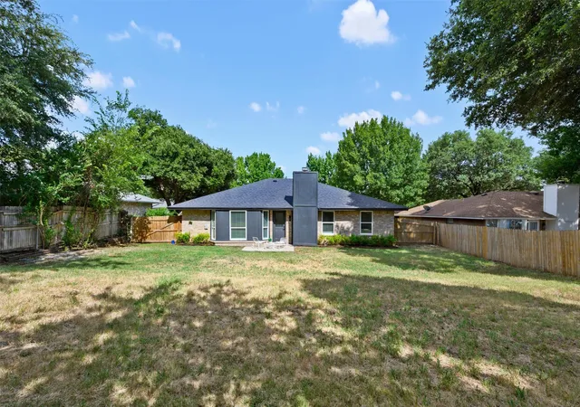 Homes for sale in Euless, TX | 2407 Cranberry Ln, Euless, TX 76039 | MLS# 21332600