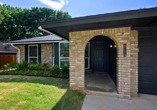 Homes for sale in Euless, TX | 2407 Cranberry Ln, Euless, TX 76039 | MLS# 21332600