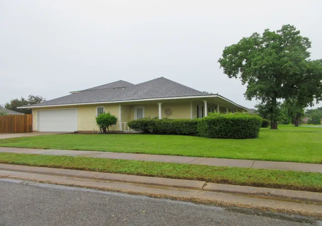 2nd image of 401 Post Oak St, Bossier City, LA 71111 | MLS# 21332859