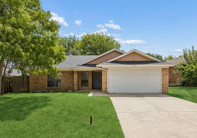 Photo 1 of Sale Pending at 825 Bristol Ave, Saginaw, TX 76179 | MLS# 21316111 | Listing updated on 2026-07-27