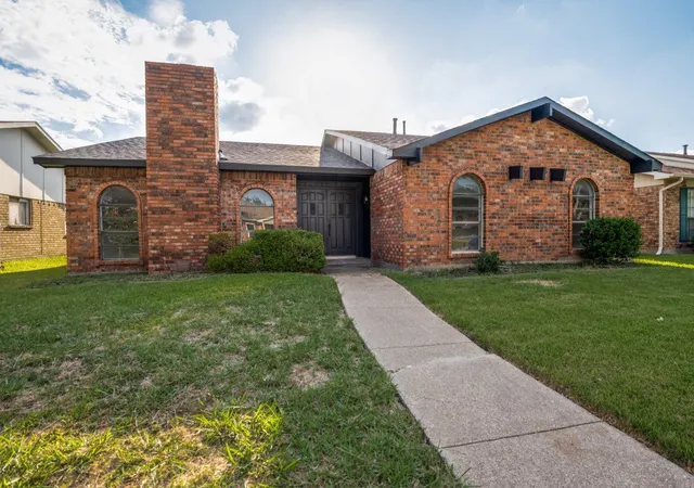 Photo 2 of Single family home for sale at 1910 Rambling Ridge Ln, Carrollton, TX 75007 | MLS# 21332020 | Listing updated on 2026-09-16