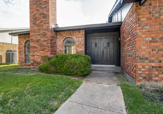 Photo 3 of Single family home for sale at 1910 Rambling Ridge Ln, Carrollton, TX 75007 | MLS# 21332020 | Listing updated on 2026-09-16
