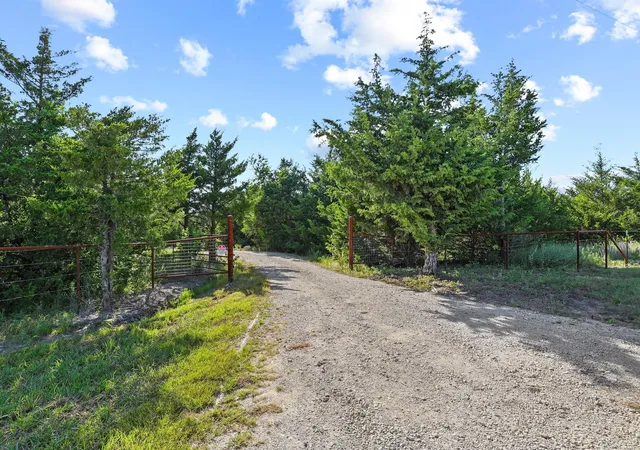 Photo 3 of Single family home for sale at 511 County Road 4264, Leonard, TX 75452 | MLS# 21332891 | Listing updated on 2026-09-25