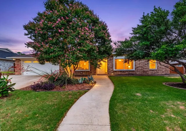 Homes for sale in North Richland Hills, TX | 7304 Shady Hollow Ln, North Richland Hills, TX 76182 | MLS# 21306656