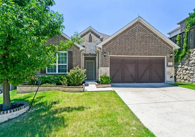 Photo 2 of Single family home for sale at 211 Copper Canyon Dr, Lewisville, TX 75067 | MLS# 21332848 | Listing updated on 2026-08-27