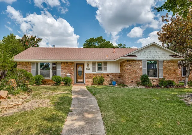 Photo 1 of Single family home for sale at 530 Parkview Ln, Richardson, TX 75080 | MLS# 21332242 | Listing updated on 2026-08-19