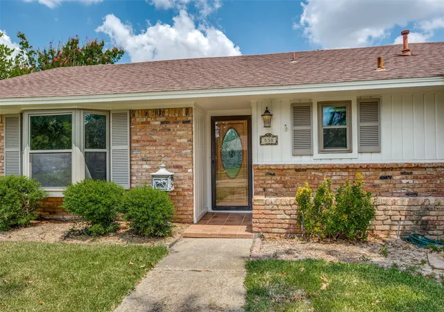 Photo 3 of Single family home for sale at 530 Parkview Ln, Richardson, TX 75080 | MLS# 21332242 | Listing updated on 2026-08-19