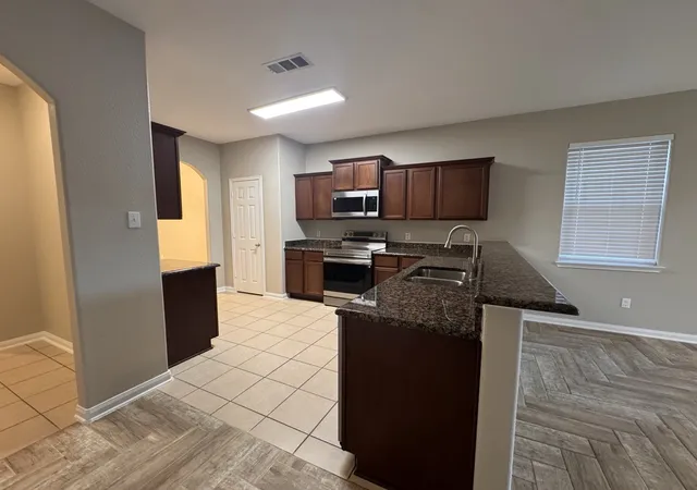 Photo 4 of Single family home for sale at 231 Lamont Rd, Anna, TX 75409 | MLS# 21332910 | Listing updated on 2026-07-17